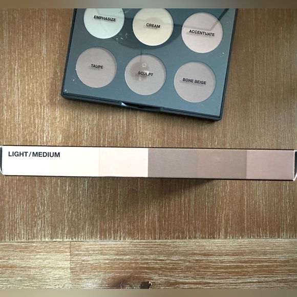 🎉 HOST PICK 🎉 [NEW] MAC Studio Fix Sculpt & Shape Contour Palette .50oz - Picture 3 of 5